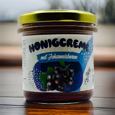 Honigcreme mit Johannisbeeren